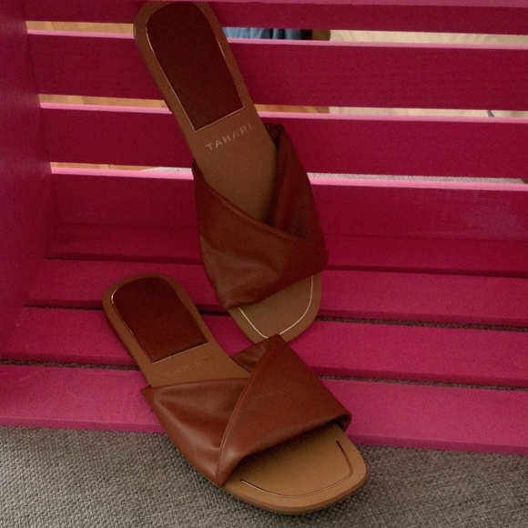 3 pairs of shoes - Picture 8 of 9